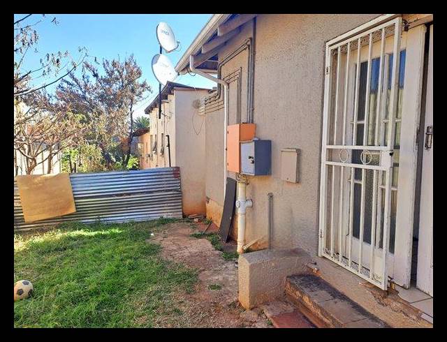 3 BEDROOM HOUSE FOR SALE IN RHODESFIELD